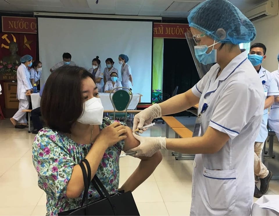 Bắc Ninh tiêm vaccine Covid-19 cho 600 công nhân môi trường